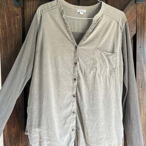 Splendid Maternity Grey Button Down Shirt, Lightweight Winter Top Size Large